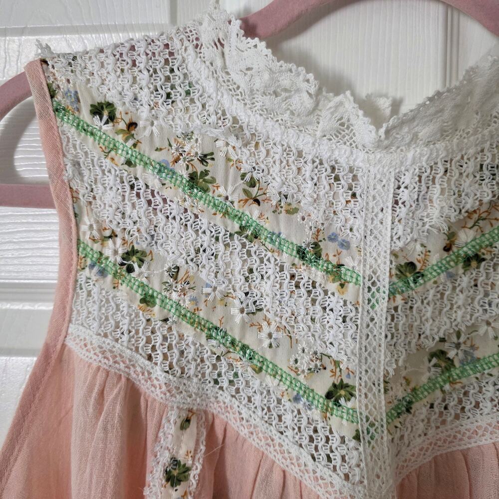 POL Whisperlace Garden Blouse in Tea Rose Blush Size Medium - Picture 10 of 10